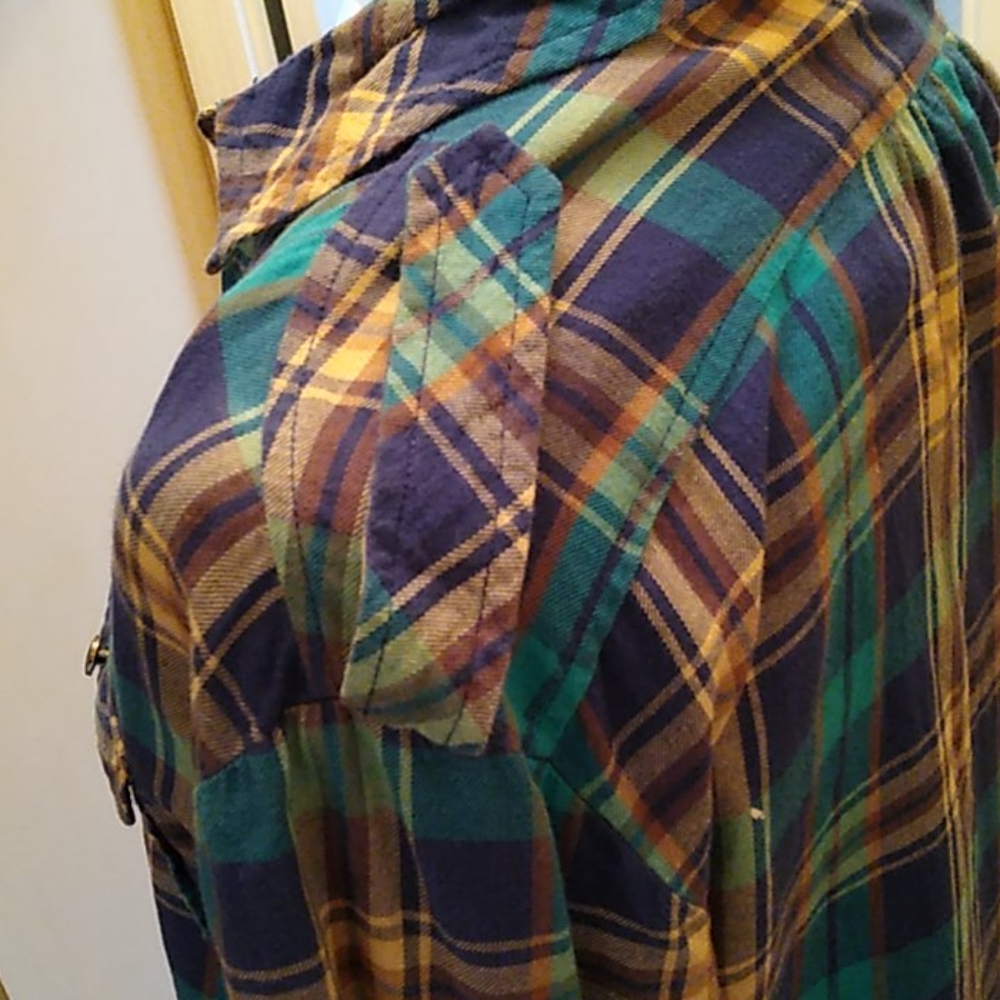 Women's Top - Picture 3 of 7